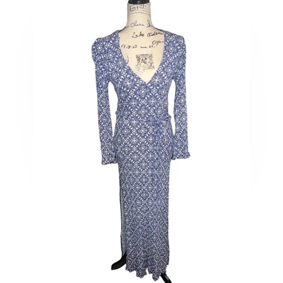 Lulu's Mandala Daydream Blue PrintMaxi Dress- Size S Side Slits Blue/White NWOT - Picture 4 of 7